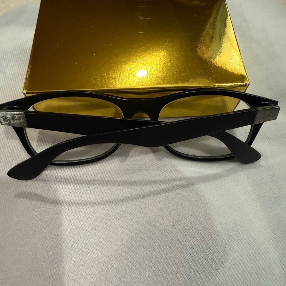 RAY-BAN
RB7032 Optics